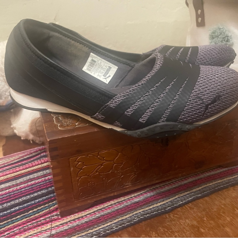Puma Black and Gray Women's Flats